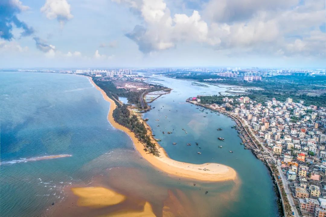 盈滨半岛,位于海南省澄迈县北部老城镇境内.