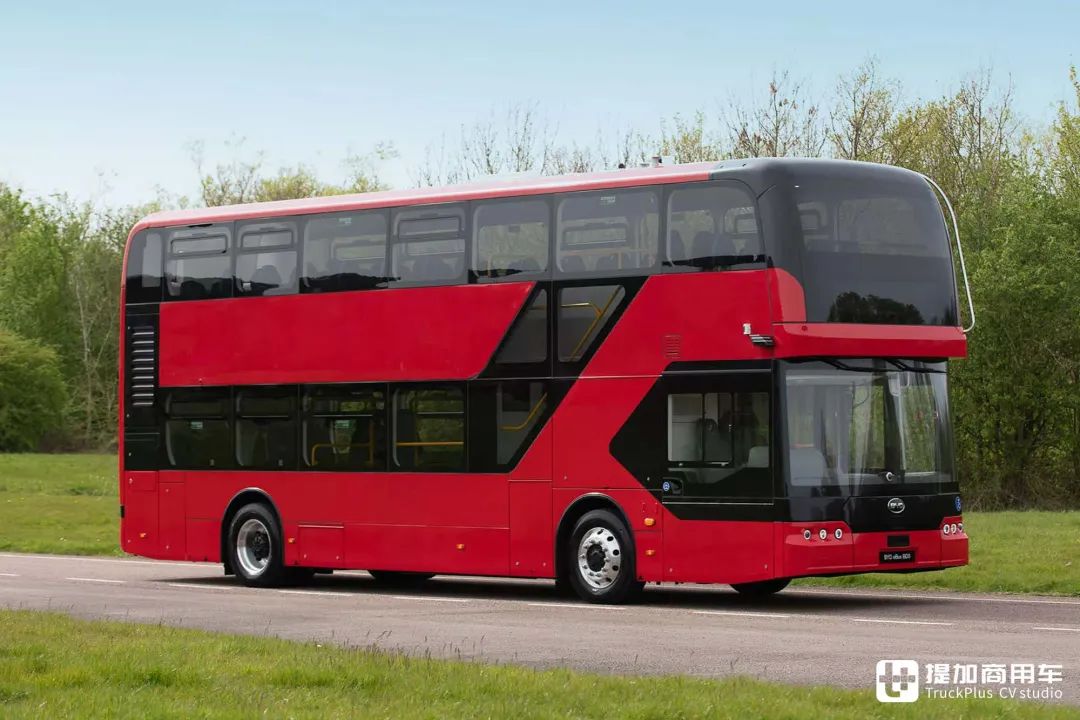 巴士的时髦配置,电子后视镜也出现在了比亚迪bd11纯电动双层大巴之上