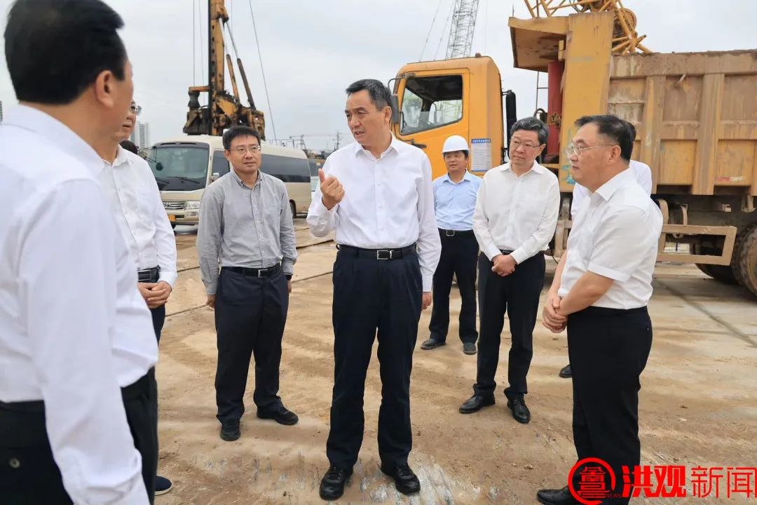 5月31日,省委常委,南昌市委书记李红军前往青云谱区,调研重点项目建设