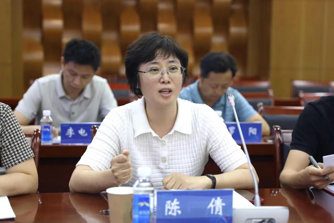 首次会现场中国绿色食品发展中心审核评价处处长陈倩,茅台集团党委