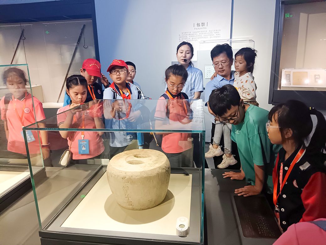 盐城晚报小记者大丰采风团走进大洋湾和海盐博物馆  探索与"盐"有关的