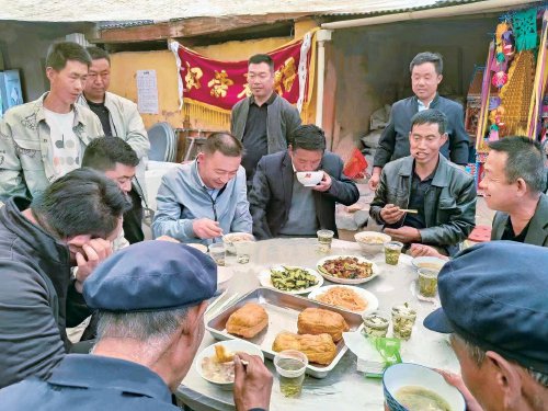 岷县西江镇村民践行"一碗烩菜办丧事".