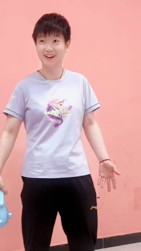 六一儿童节快乐小豆包儿！抱走亲两口，莎头 王楚钦孙颖莎|王楚钦|孙颖莎_新浪新闻