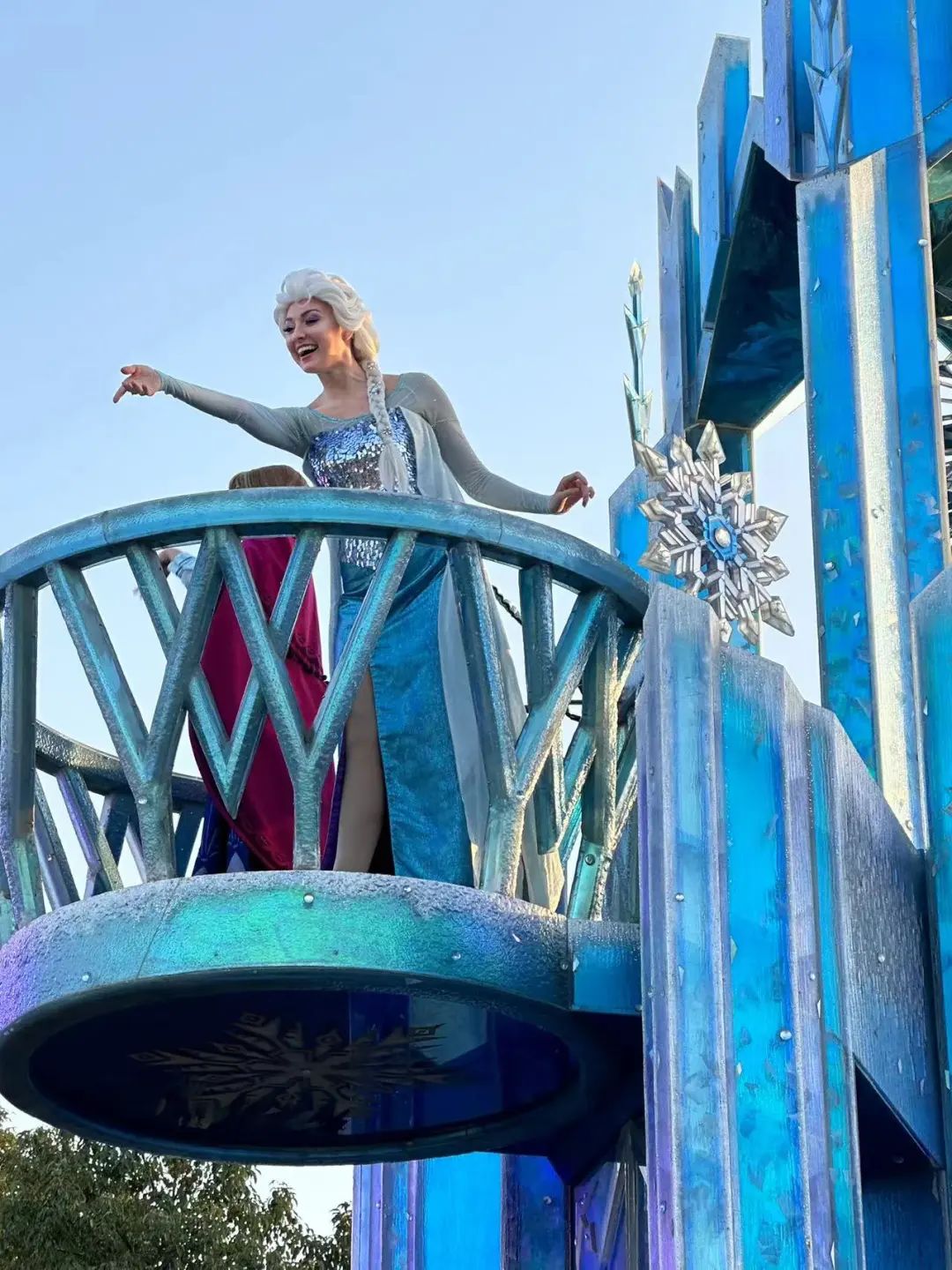 为什么小女孩都喜欢艾莎?我们在迪士尼找到答案!