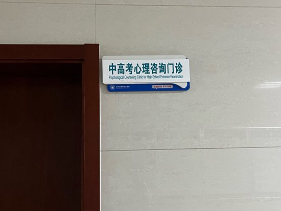 丈夫每月发工资就神秘失联，妻子偷偷尾随，真相让人泪目