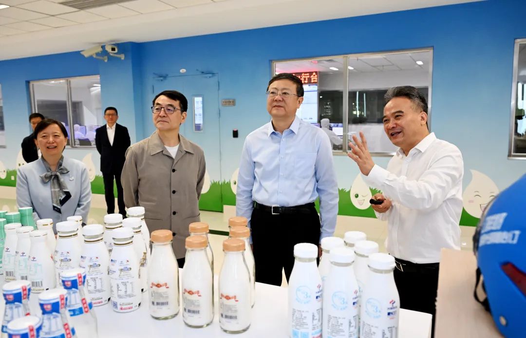 上海市委书记陈吉宁调研光明食品集团