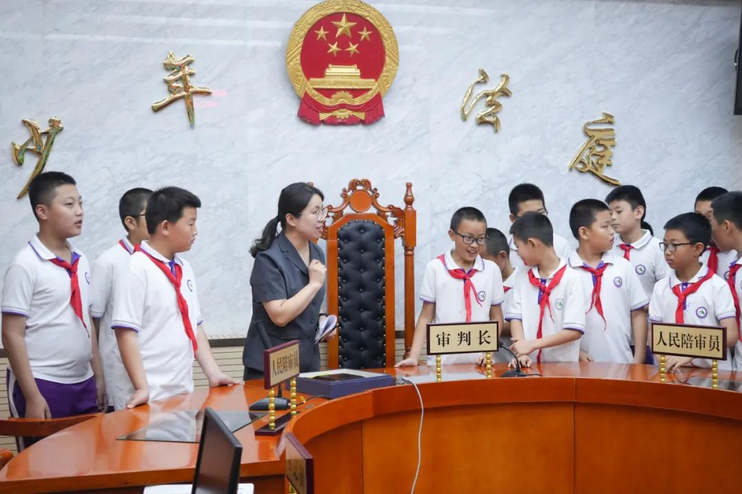 "六一"儿童节丨"法"伴成长,"爱"也随行