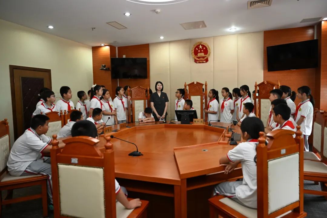 "六一"儿童节丨"法"伴成长,"爱"也随行