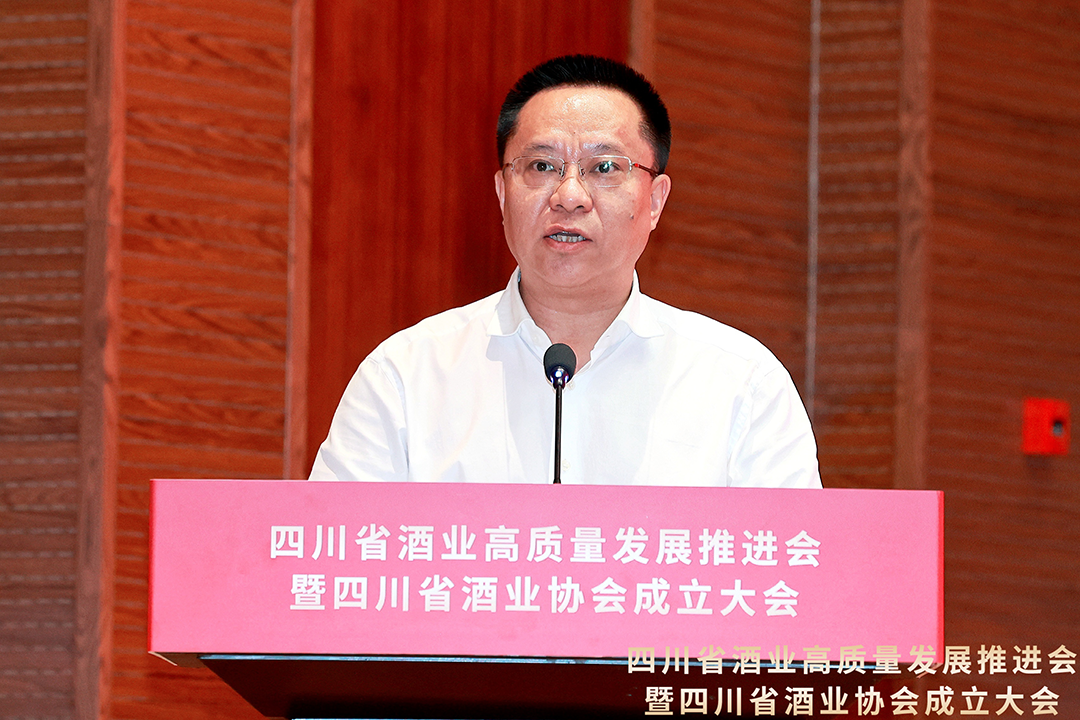 副书记何洪波在大会上表示,近年来,泸州市深入贯彻省委省政府决策部署