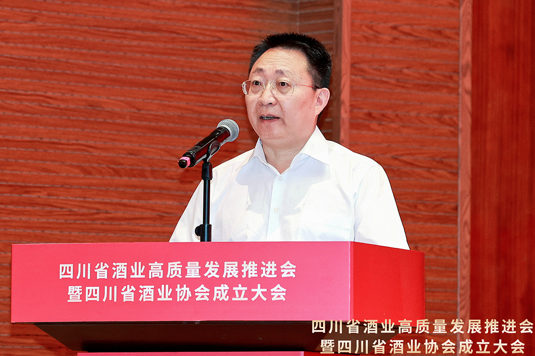▎廖凯德阳市委常委,政法委书记廖凯表示,德阳文化历史厚重,酿酒历史