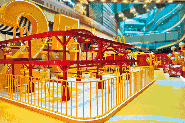 只有麦当劳,才把成年人当小孩哄