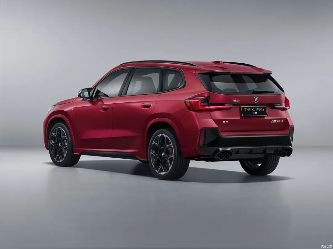 基础上将金属镀铬装饰件全部进行熏黑处理,并配备m专属"恶魔耳"后视镜