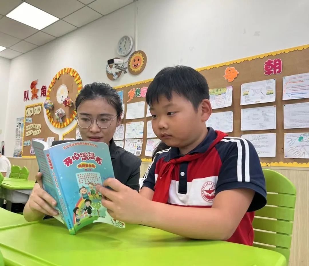 "在房山法院与北京理工大学附属实验学校合作开设的"法治校本课"课程