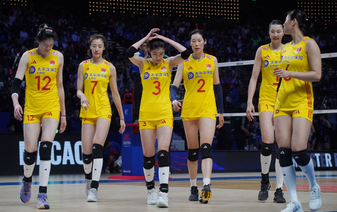 中国女排vs意大利!蔡斌获两喜讯,朱婷霸气表态,​日本队空欢喜