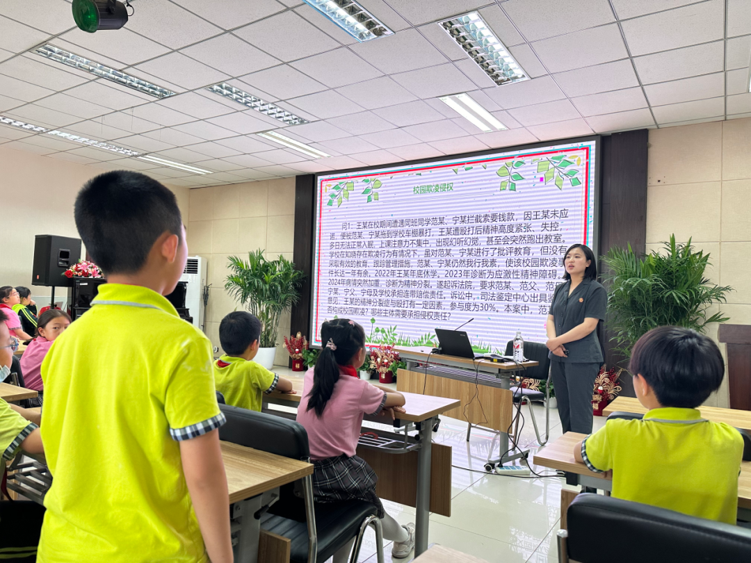 丰台法院王佐人民法庭(少年法庭)法官李桂华以北京共青团"星光自护 伴