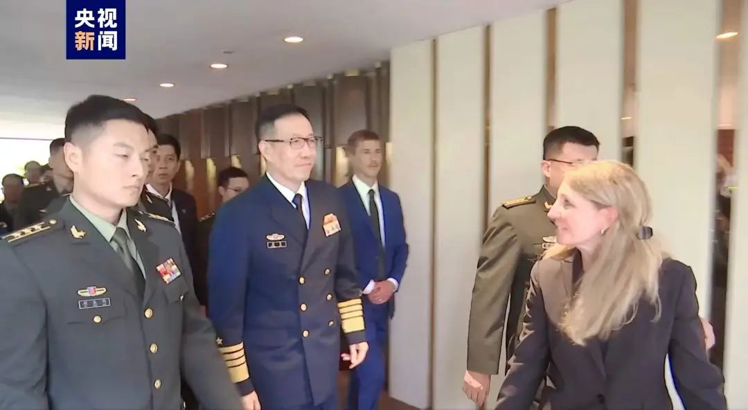 第二,美国要言而有信,不能说一套做一套;第一,美国要尊重中国的核心