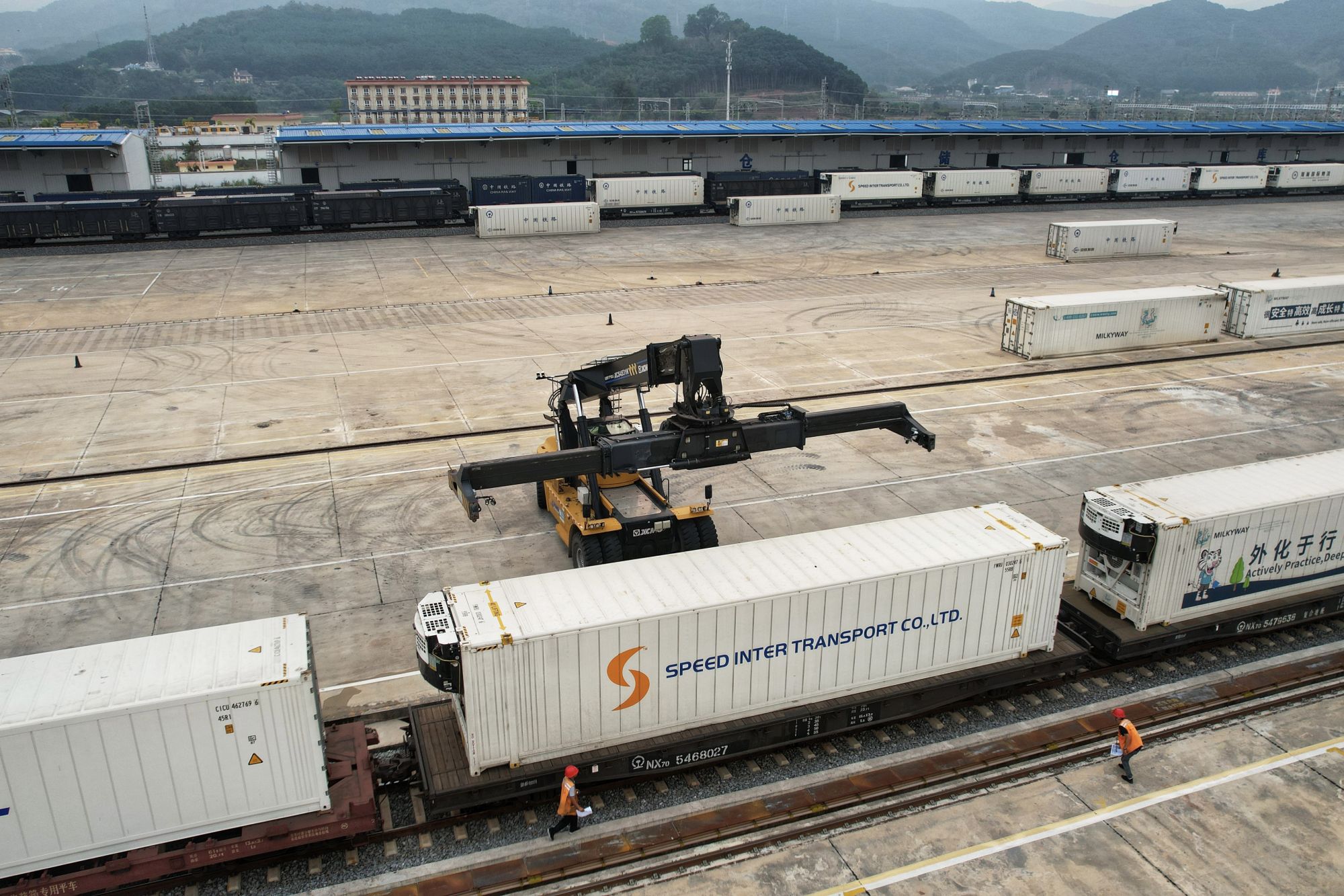 中老铁路:今年前5个月开行货物列车7500列