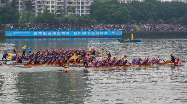 "龙舟之乡"迎端午 26支龙舟队在重庆合川涪江赛龙舟