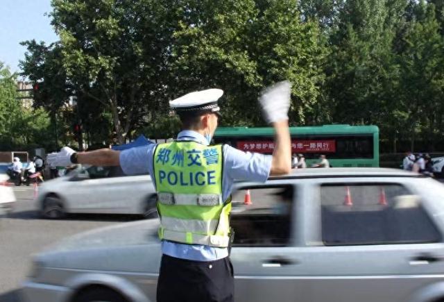 又是一年高考季,郑州交警全力服务2024年高考考生