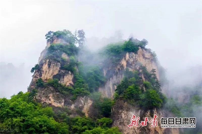 观崆峒武术表演,练养生拳,听道家养生讲堂,喝道茶……"崆峒山景区导游