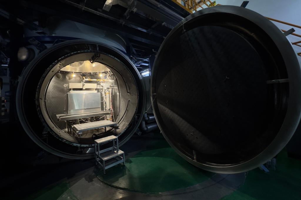 月球表面环境是怎样的?走进"月尘舱"