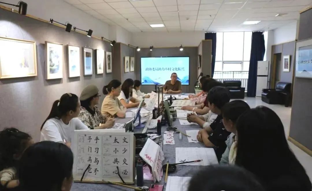 助力乡村文化振兴暨政协委员大讲堂"活动,三级政协委员一同走进平罗