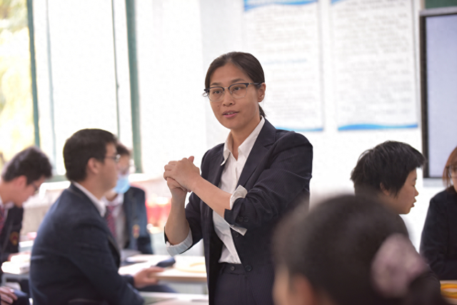 上海市行知中学数学特级教师,正高级教师,班主任张倬霖.
