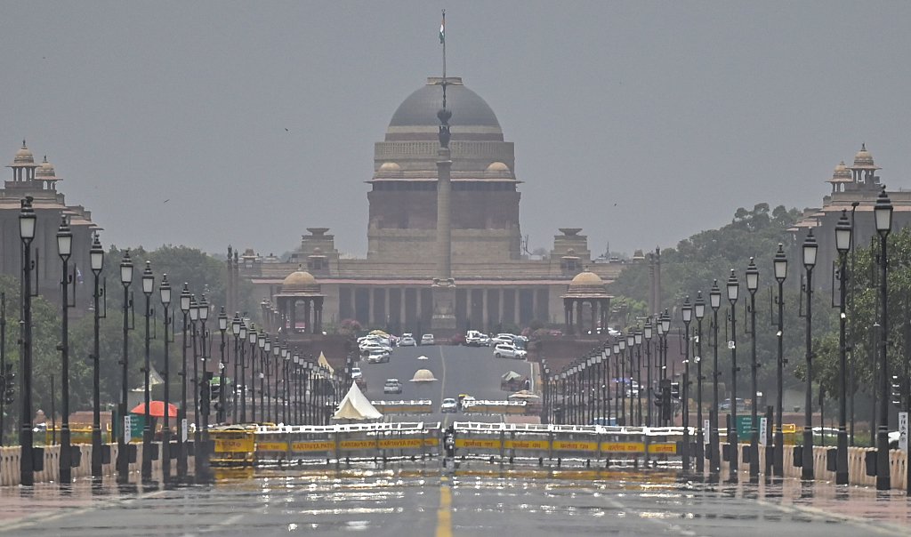 当地时间2024 年5月30日,印度新德里遭受高温炙烤.