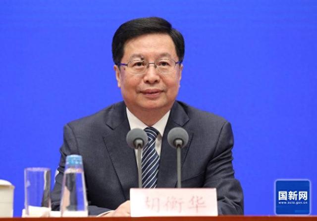 重庆市市长胡衡华表示,重庆将与四川双向奔赴,坚持一体化
