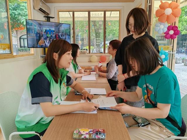 从小区里"搬进"热闹街区,居民盛赞上海长宁这个居委会