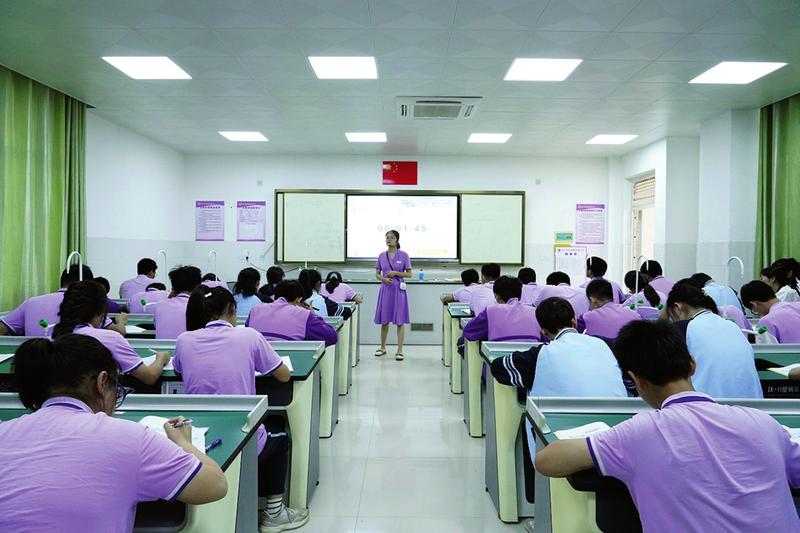 中学举办2024年校际教研交流活动,广西合山市,桂平市,都安县等地的60