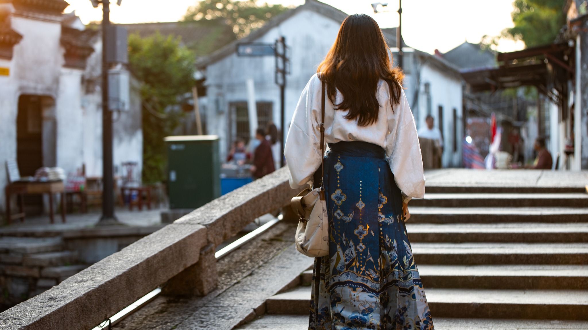 新中式女装商家,"倒"在淘金前夜__财经头条