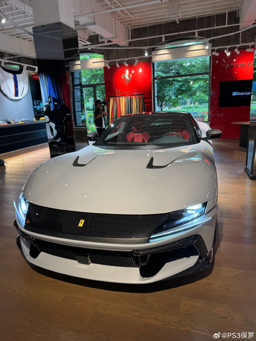 看了法拉利最新车型12cilindri,纯正的大排量自吸