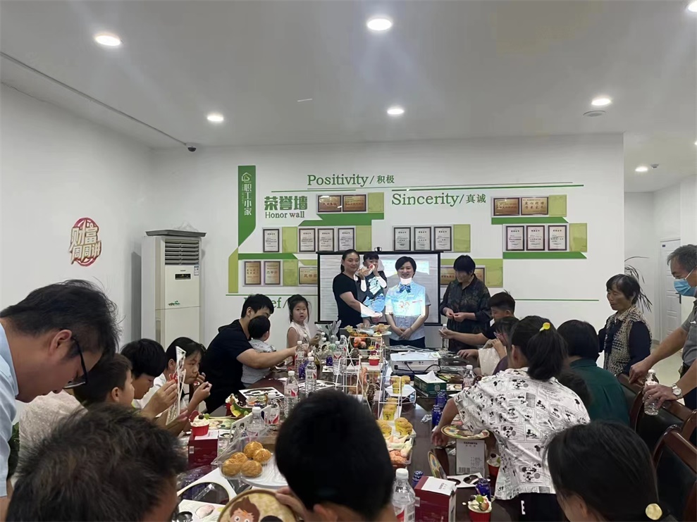 邮储银行临泉县庙岔镇支行开展端午节客户答谢活动