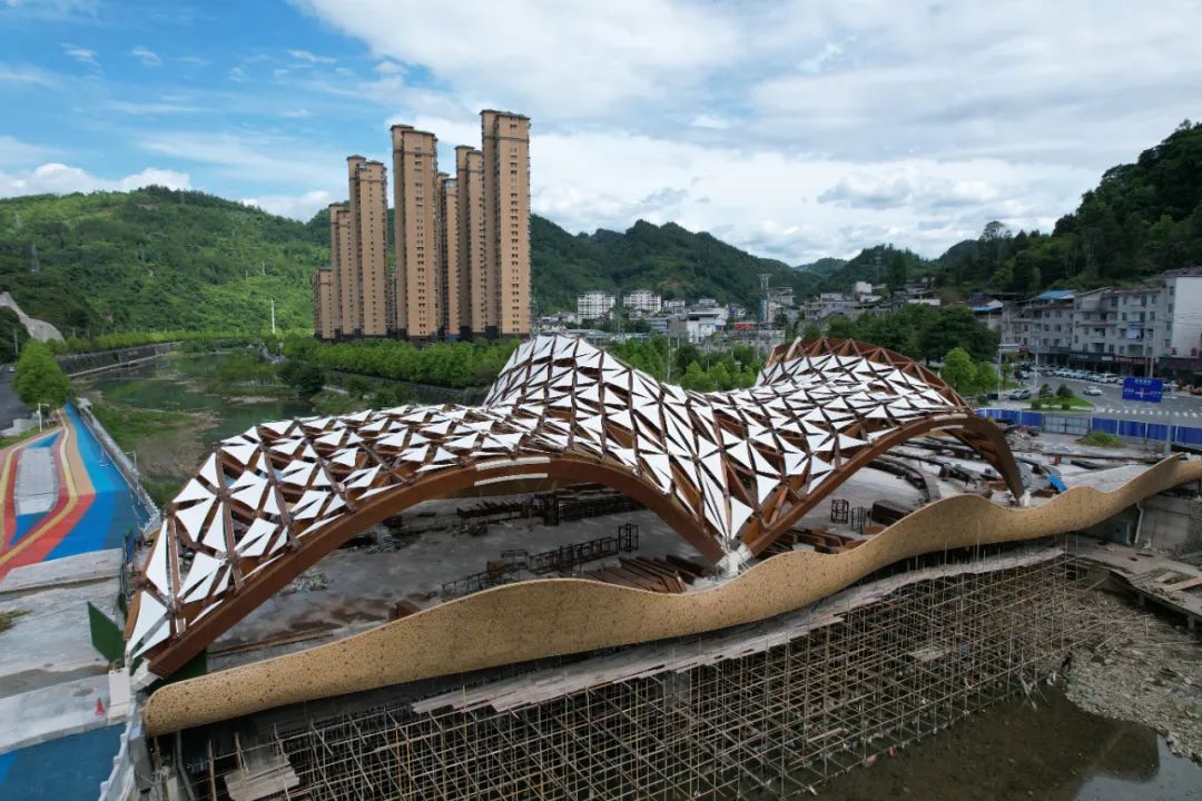 超震撼!宣恩贡水河上这座桥可90度旋转