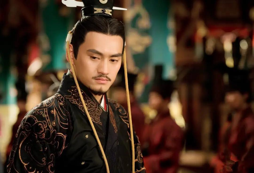 电视剧《长歌行》中的主角刘秀剧照(演员袁弘 饰)【图源网络】