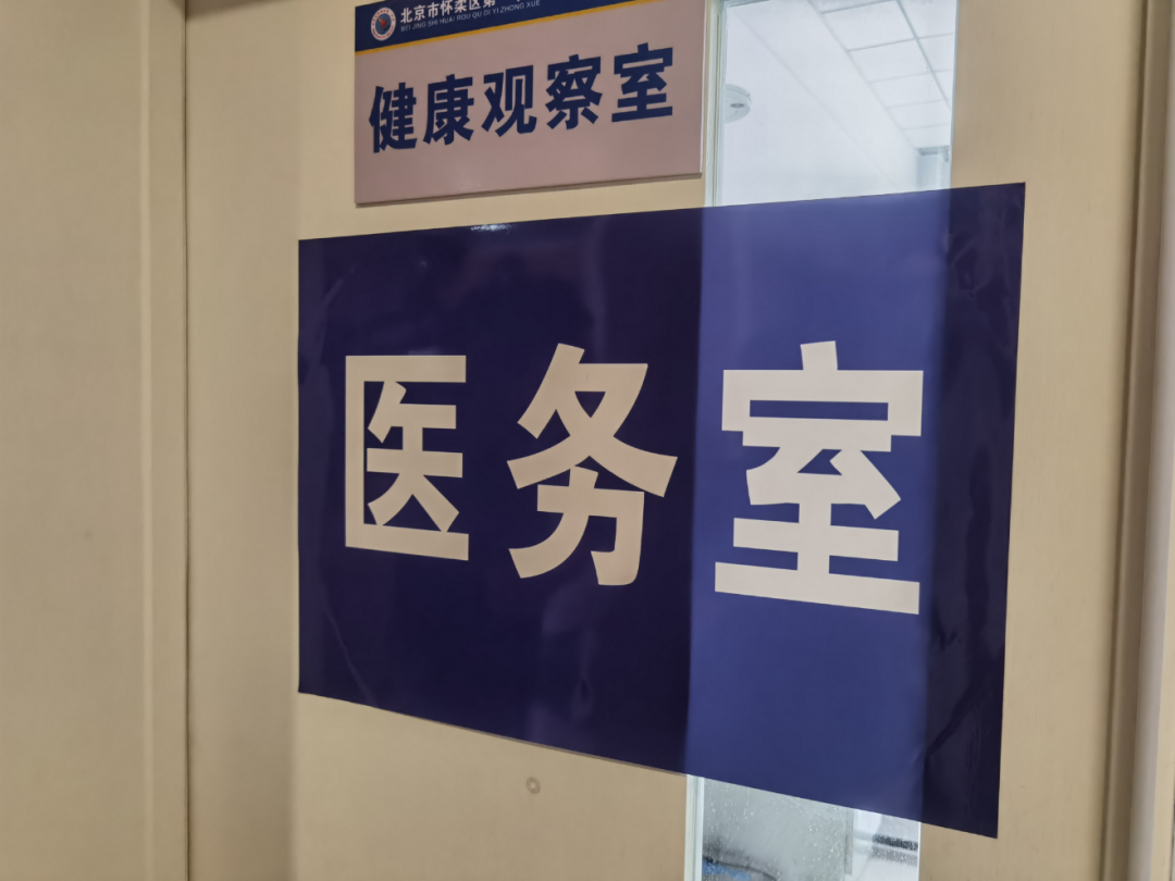 今年的安检系统,升级考场智能安检门.