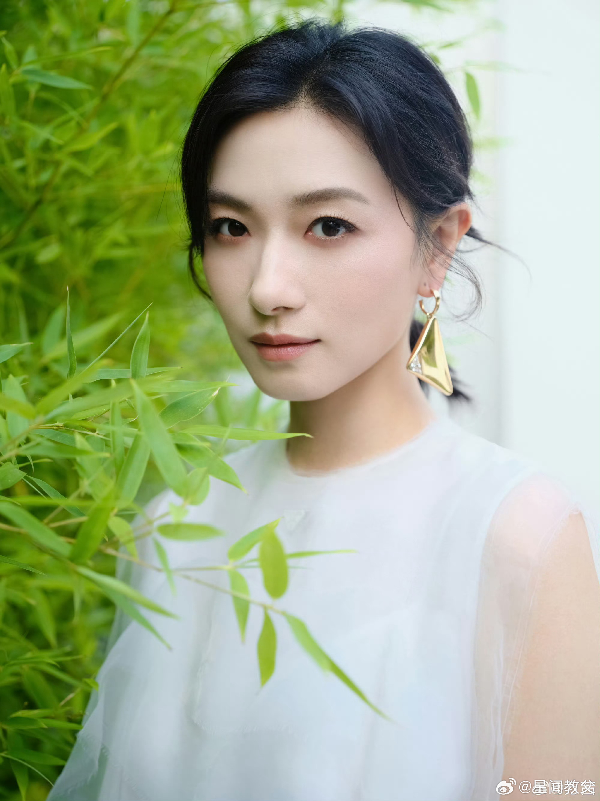 万茜的气质总是那么的让人心动！|玫瑰故事|造型|活动|无限_新浪新闻