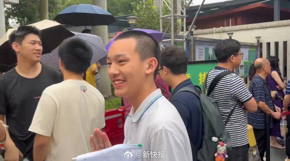 高考数学难不难?广州考生:难度比22届好一点|考生|高考数学|考场_新浪新闻