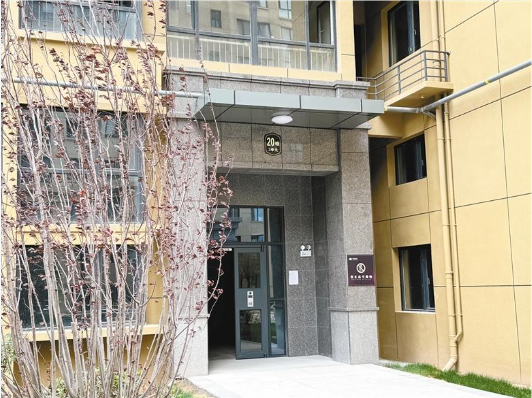 20号楼单元门口现状