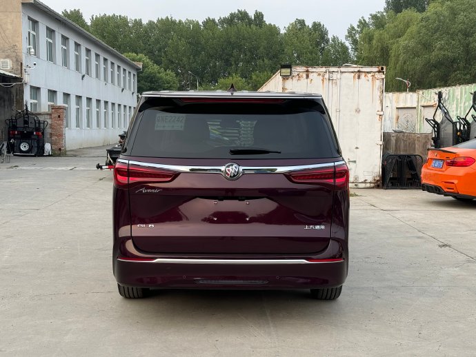 前两天卖了个这,别克大gl8,价格还挺贵,好像二手都花了40上下