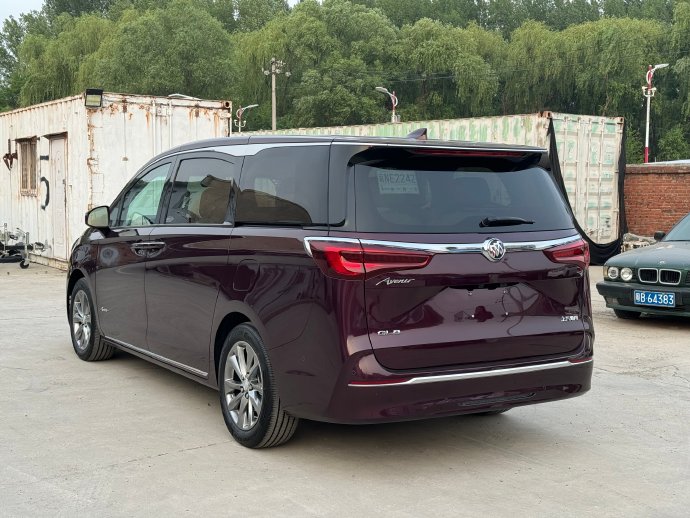 前两天卖了个这,别克大gl8,价格还挺贵,好像二手都花了40上下