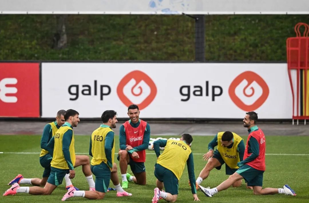 虽然39岁,但是没有哪一个教练会忽视这个进球最多的男人.