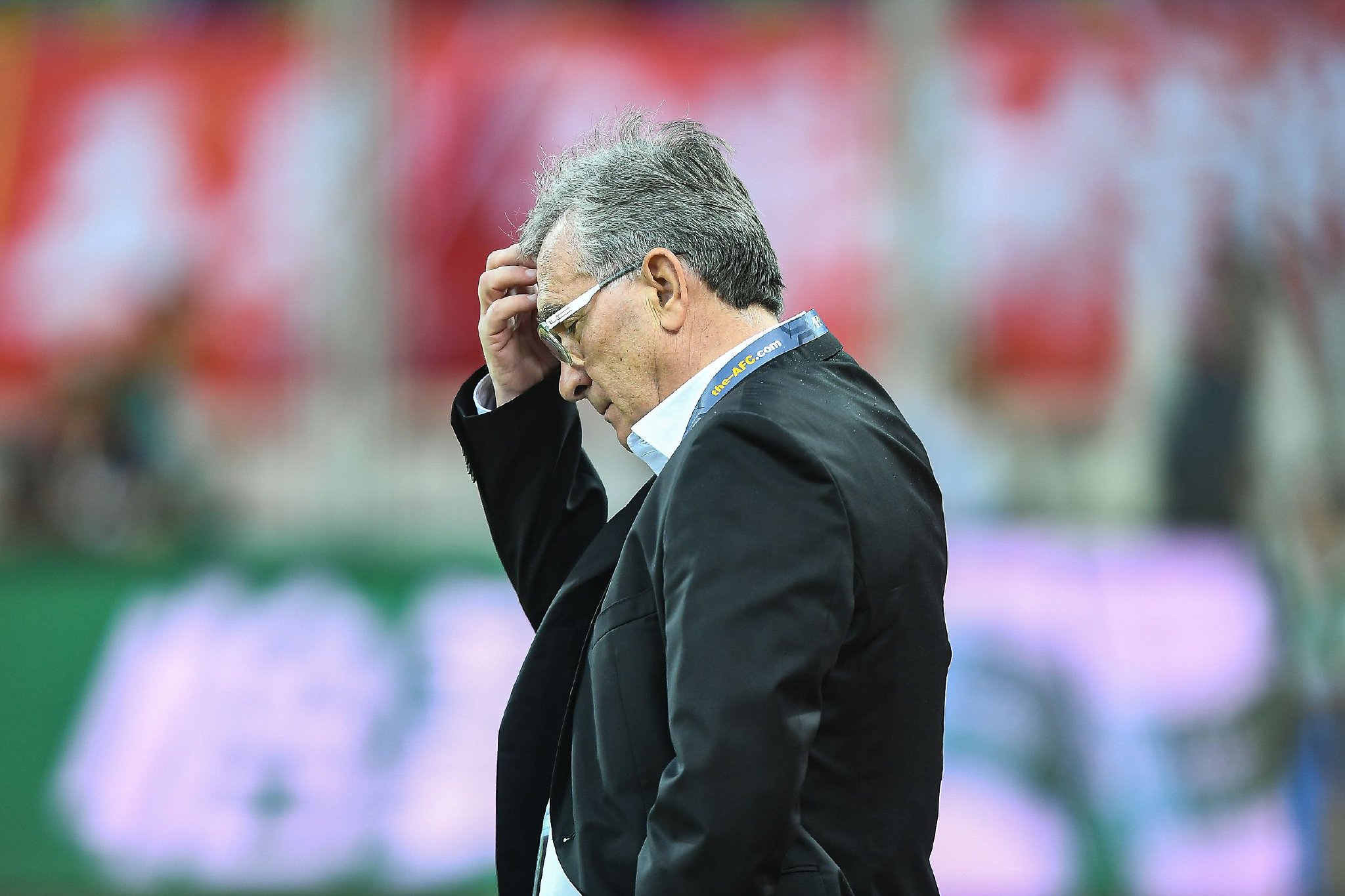 出现了一些伤病,刚刚比赛结束后有三个球员身体不适,需要去医院检查