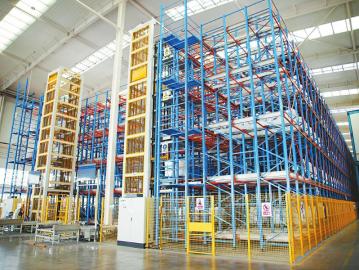 6月7日拍摄的四川富临新能源科技有限公司的智能立体仓库设备.