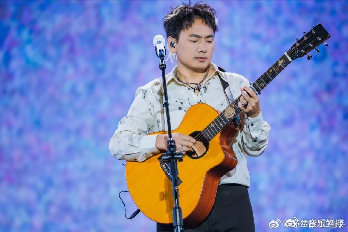 想要一场笑中带泪的演唱会?那就来海来阿木的现场吧!|海来阿木|演唱会_新浪新闻