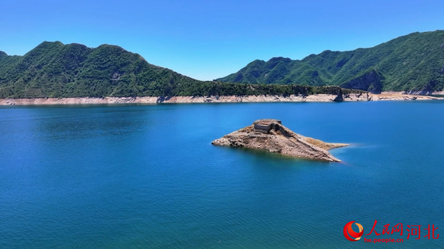 承德宽城蟠龙湖潘家口水下长城.人民网记者 周博摄