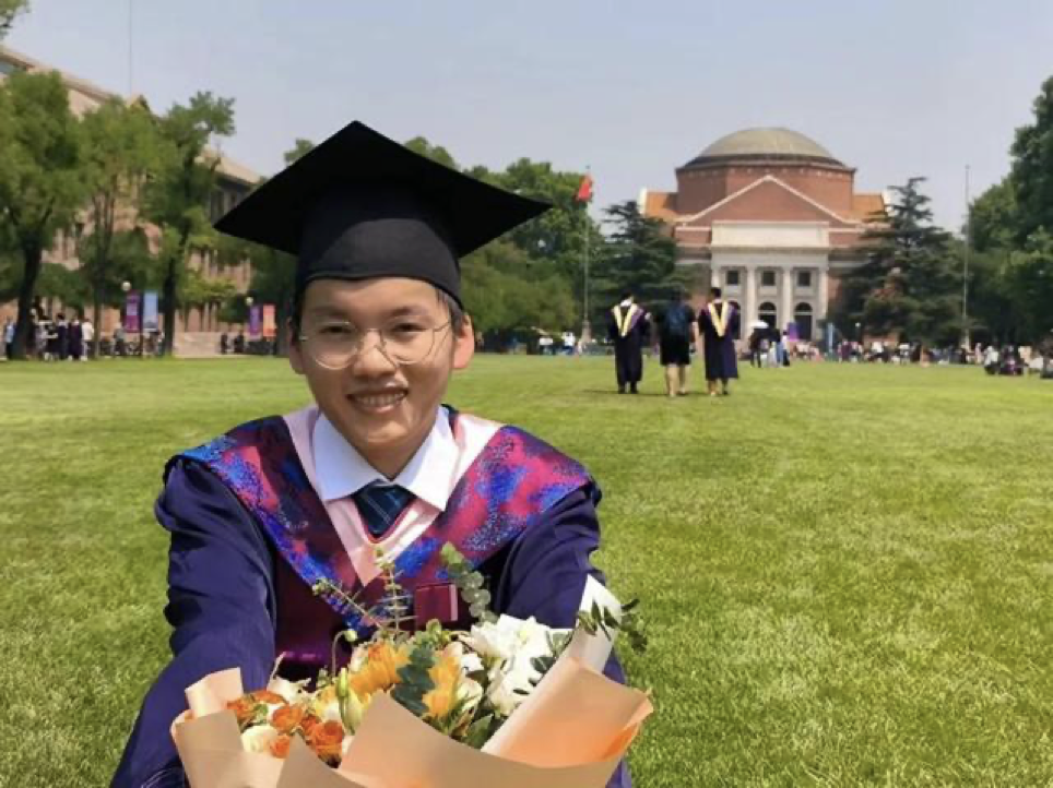她们考上大学后,有人成为医生,有人成为警察,有人接过张桂梅的衣钵