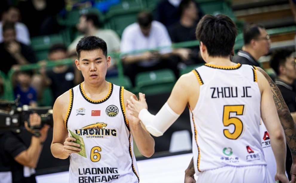 杨鸣收喜讯,郭艾伦做决定,杜锋