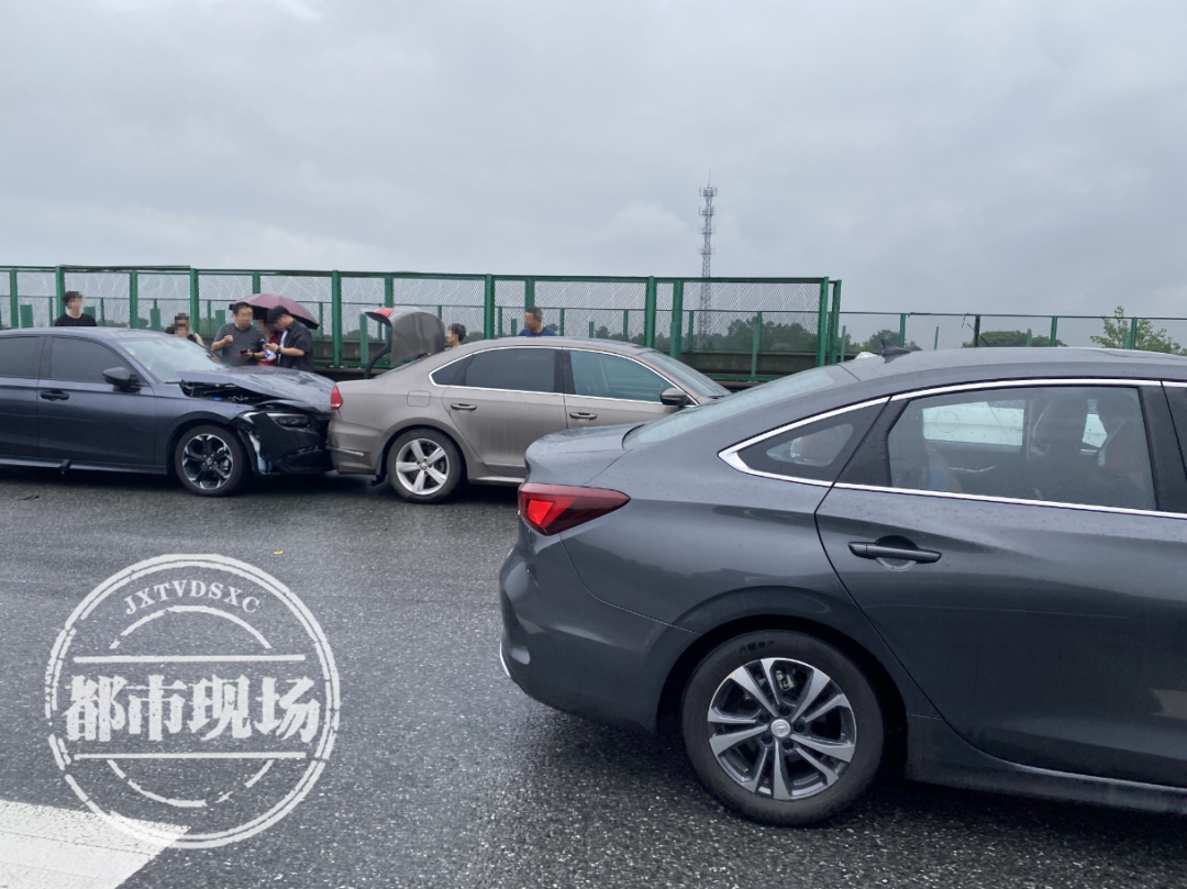 突发!江西南韶高速上,6车连撞追尾!|高速_新浪财经_新浪网